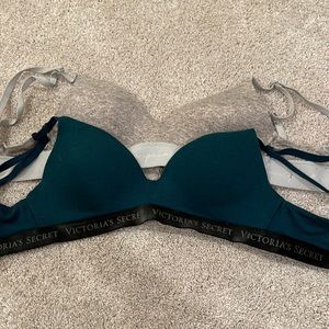Victoria’s Secret bras 32B